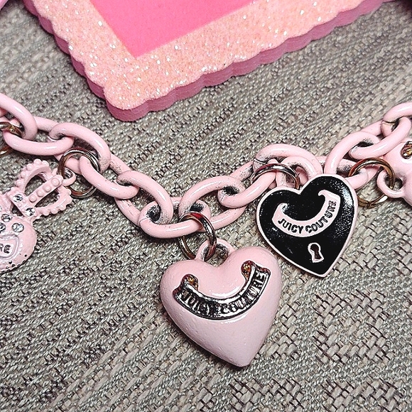 Juicy Couture 🩷Pink Heart Bracelet - Picture 5 of 14